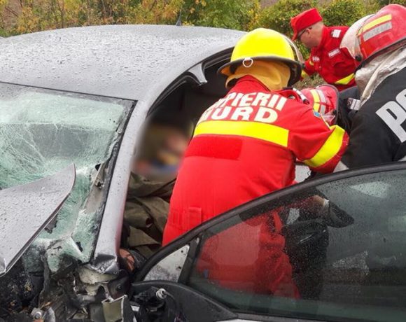 Accident în Bistrița Năsăud, între Sărata și Monariu. Doi adulți și 4 copii au fost răniți