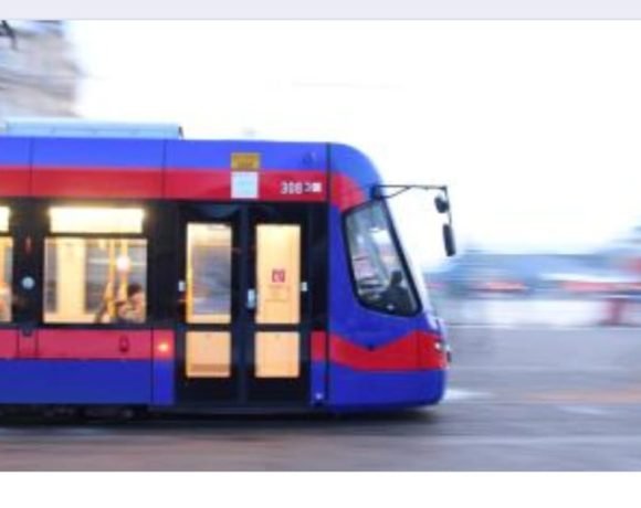 Ce a pățit un orădean care a circulat cu tramvaiul. Sistemul de taxare prin SMS este o bătaie de joc