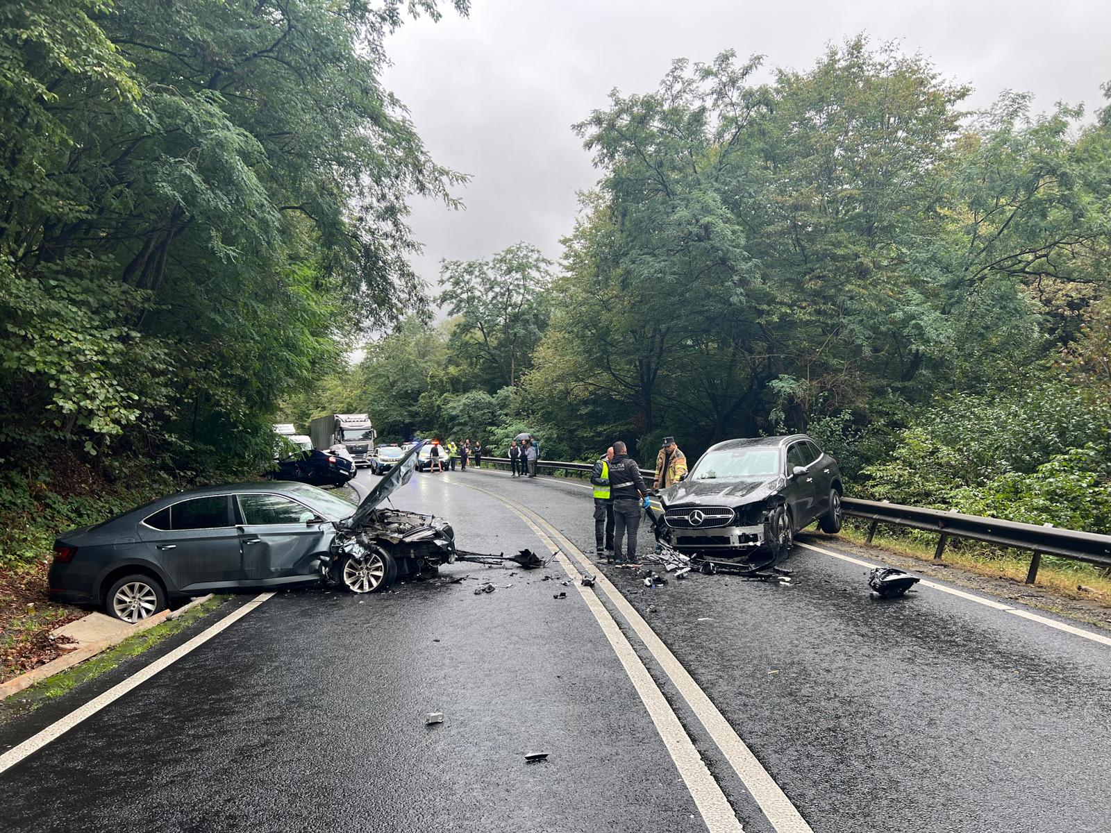 Accident pe DN 1, la Hula Bradului (Sibiu). Un cetățean străin a adormit la volan - FOTO