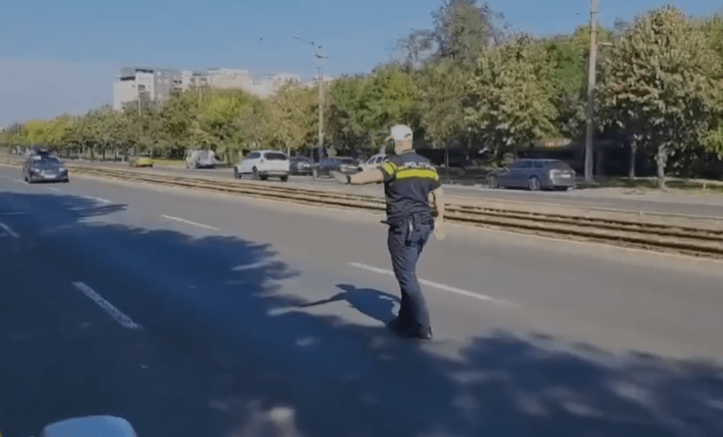 Bărbat din Sri Lanka, prins în Hunedoara conducând ca nebunul. Permisul ar fi falsificat