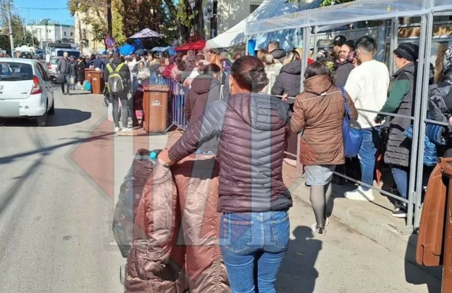 O femeie a făcut o mică avere din PET-urile adunate la Pelerinajul Sfintei Parascheva