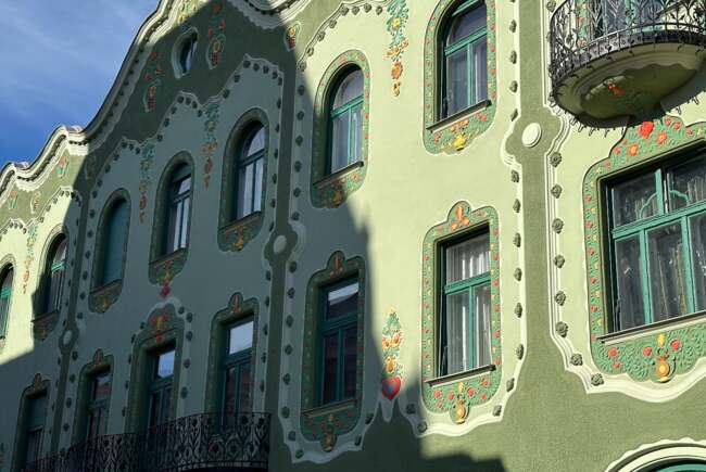 Un palat emblematic din Oradea și-a recâștigat frumusețea, după lucrările de refacere - FOTO