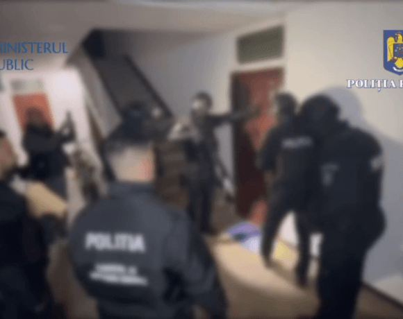 Au spart ușa unor infractori care au luat credite cu documente false. A fost prejudiciată o firmă din Sibiu - VIDEO