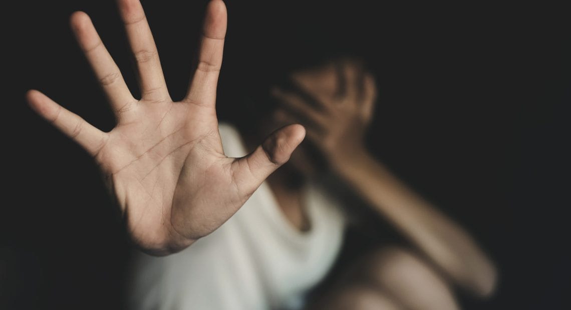 Tânără din Brad, sechestrată și obligată să practice prostituția de către concubin. Bărbatul a fost reținut