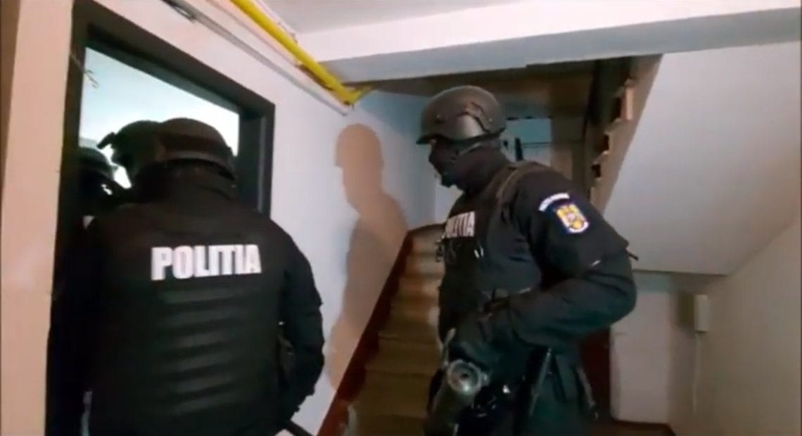 Percheziție domiciliară în Borșa într-un dosar de distrugere, amenințare și lovire