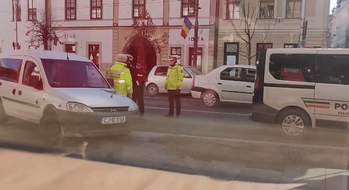 Bătaie cu cuțite în centrul Clujului! Cine este cuțitarul care a terorizat centrul orașul în 8 martie