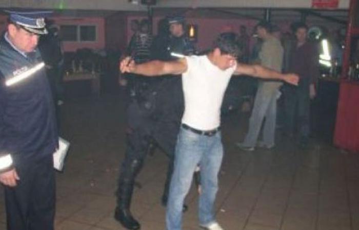 Un bărbat a semănat teroare la Petroșani! A intrat cu toporul într-un bar