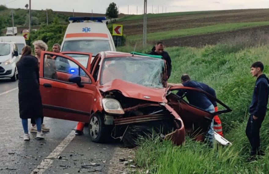 Accident grav la Sighetu Marmației: Cinci tineri răniți după ce un șofer de 25 de ani a pierdut controlul volanului