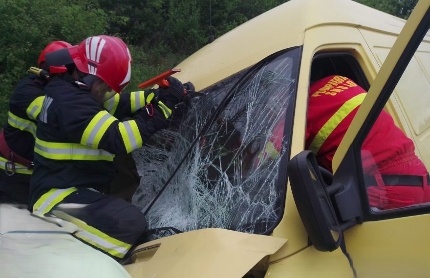 Tragedie în Vișeu de Jos: O femeie de 76 de ani a murit, după ce a fost lovită de o mașină aflată în depășire