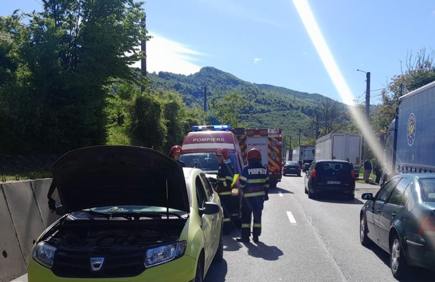 Accident în Hunedoara - Patru persoane rănite într-un accident rutier la Aninoasa, în zona Iscroni - FOTO