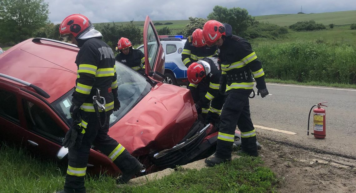Accident la Cristeștii Ciceului. Două persoane au fost rănite