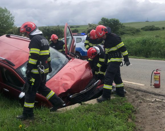 Accident la Cristeștii Ciceului. Două persoane au fost rănite
