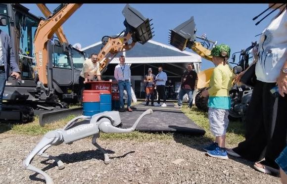 La Ciugud au și roboți! Faceți cunoștință cu robotul Mișu - FOTO