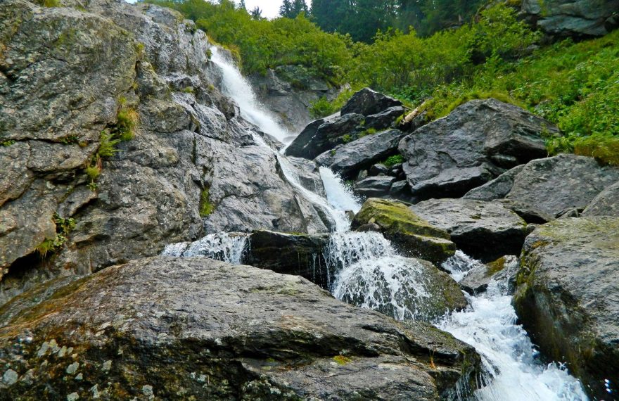Cascada Șerbota - comoara ascunsă din Munții Făgăraș. Cum ajungi, unde mănânci și unde te cazezi