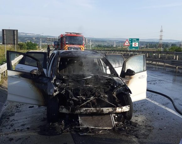 Incendiu de mașină pe Autostrada A3, între Cluj-Napoca și Turda – FOTO