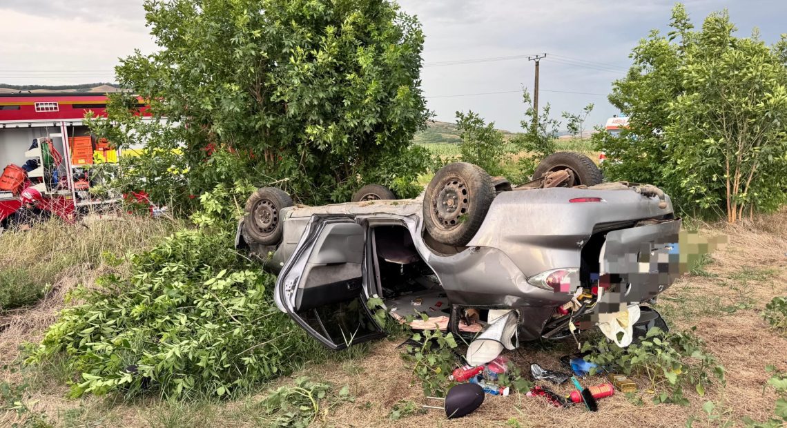 Accident între localitățile Sebeș și Răhău. Un șofer beat s-a răsturnat cu mașina la peste 100 de km pe oră - FOTO