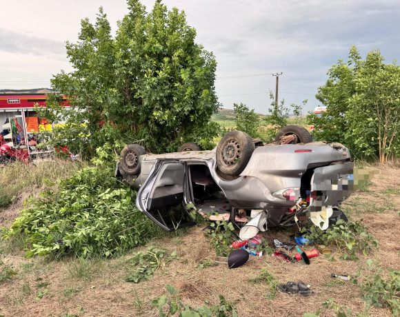 Accident între localitățile Sebeș și Răhău. Un șofer beat s-a răsturnat cu mașina la peste 100 de km pe oră - FOTO