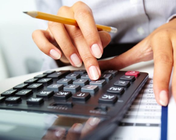 Un fals contabil lucra liniștit în Harghita! Polițiștii au făcut percheziții