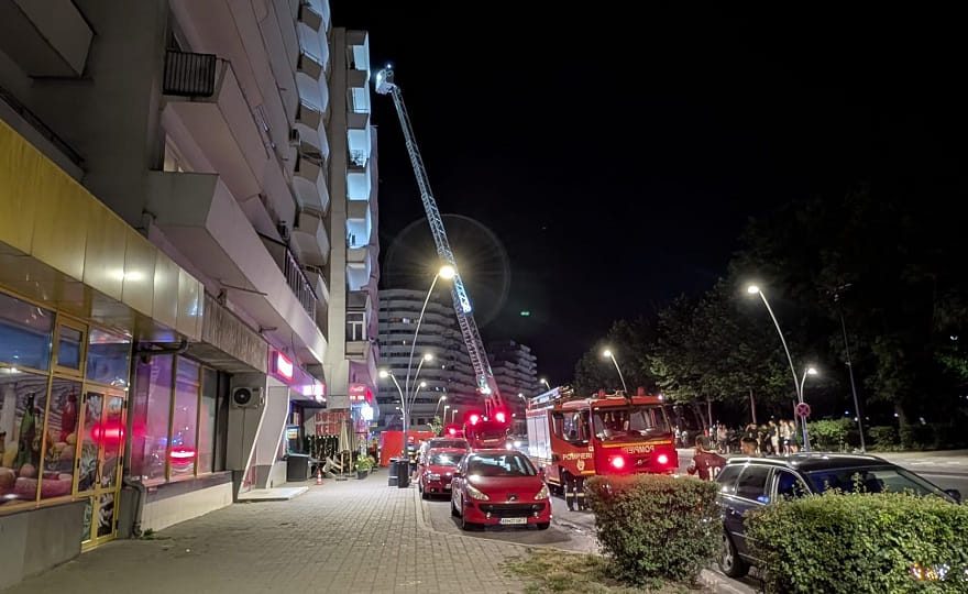 Alarmă falsă de tentativă de suicid la Alba Iulia: Adolescent de 18 ani fotografia orașul de la etajul 8