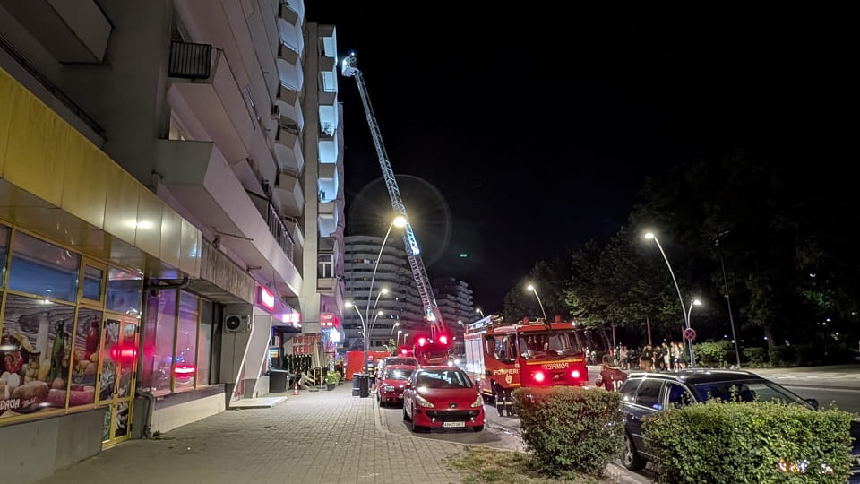 Alarmă falsă de tentativă de suicid la Alba Iulia: Adolescent de 18 ani fotografia orașul de la etajul 8