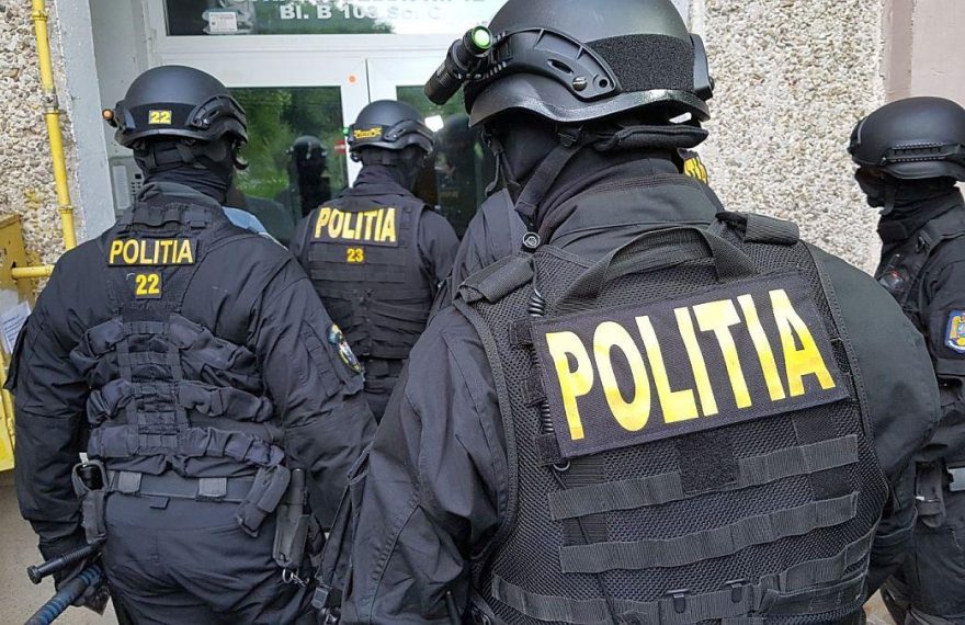 Scandal la Petrila: Un bărbat a tras cu pistolul în geamurile unei case și a amenințat o altă persoană