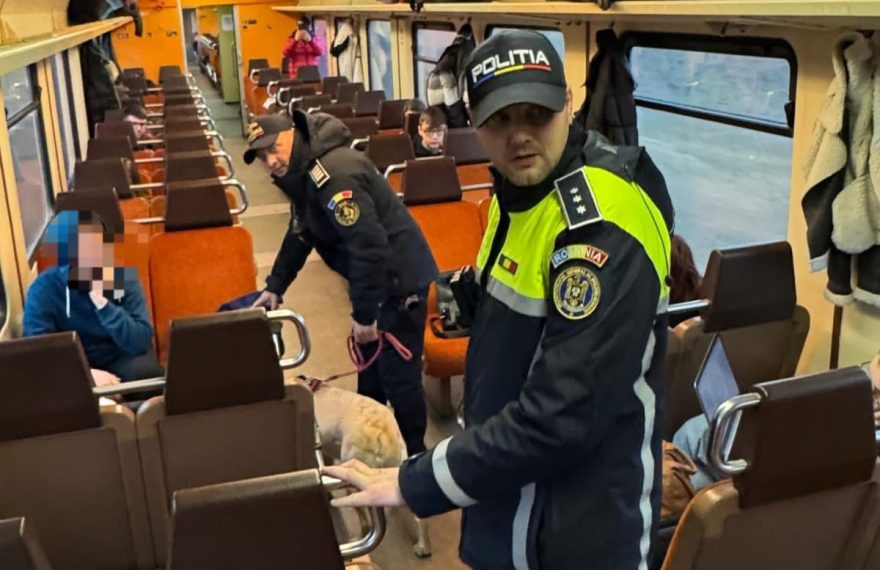 Bătaie în trenul Arad - București. Un tânăr a fost înjunghiat, după ce s-a crezut mare karatist - FOTO