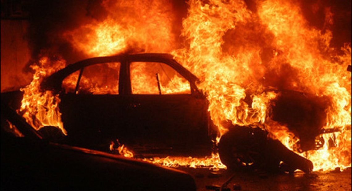 O mașină a luat foc la Blaj