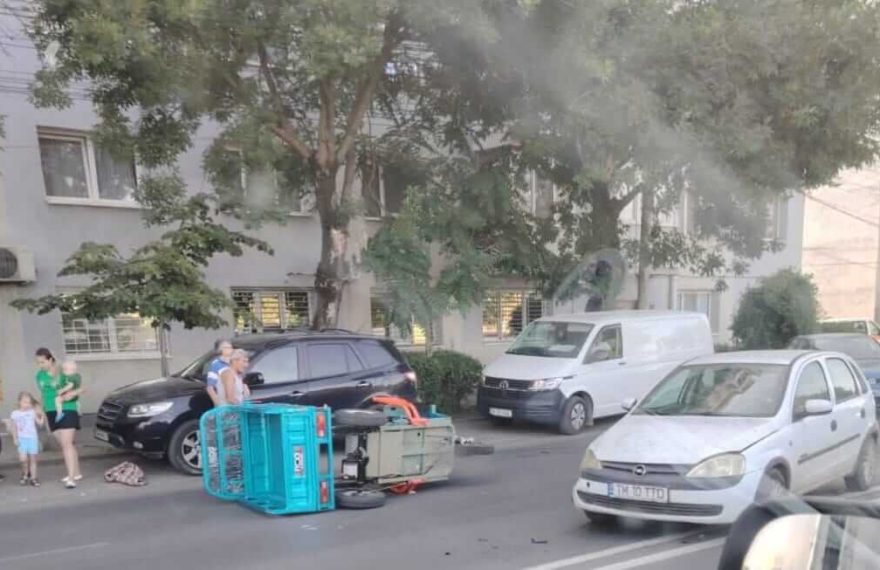 Șofer băut cu triciclu electric a avariat o mașină parcată în Lupeni. Poliția a deschis dosar penal