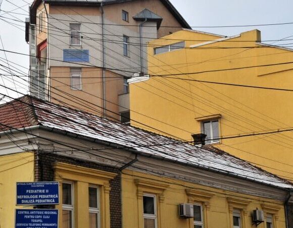 Cluj - O mămică a sărit de la etajul Cliniciide Pediatrie și a murit. Cazul este dramatic