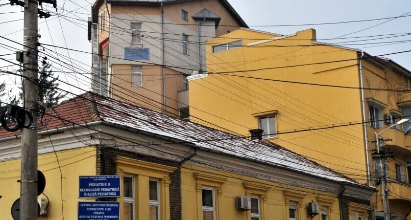 Cluj - O mămică a sărit de la etajul Cliniciide Pediatrie și a murit. Cazul este dramatic