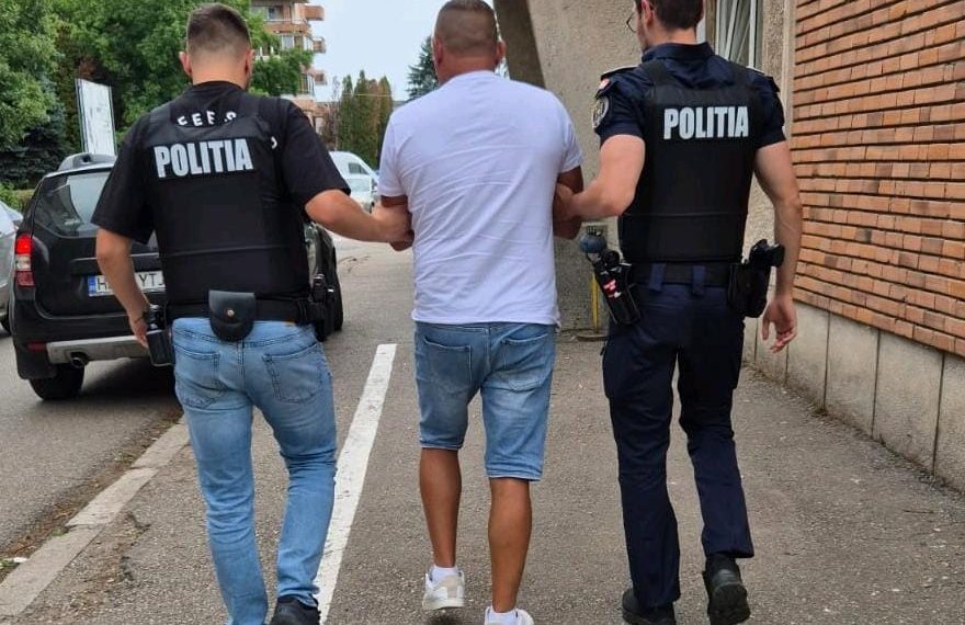 Monstru cu chip de om! Un bărbat a fost arestat preventiv după ce a violat o fată cu care locuia în casă și pretindea că o iubește