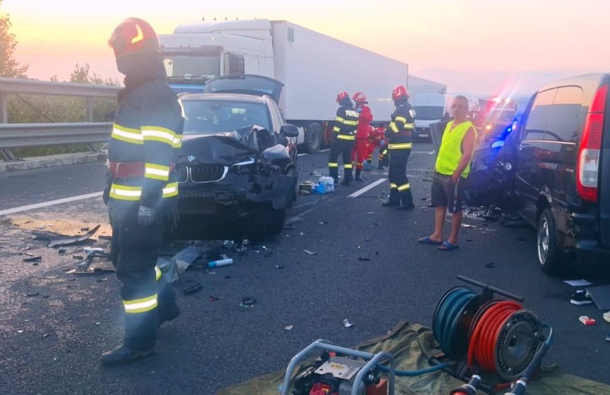 Accident deosebit de grav pe A1, pe sensul de mers Orăștie - Simeria. Multiple victime au primit îngrijiri medicale