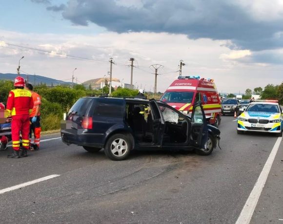 Accident rutier la Cristur: O persoană transportată la spital, pompierii au intervenit pentru siguranța zonei