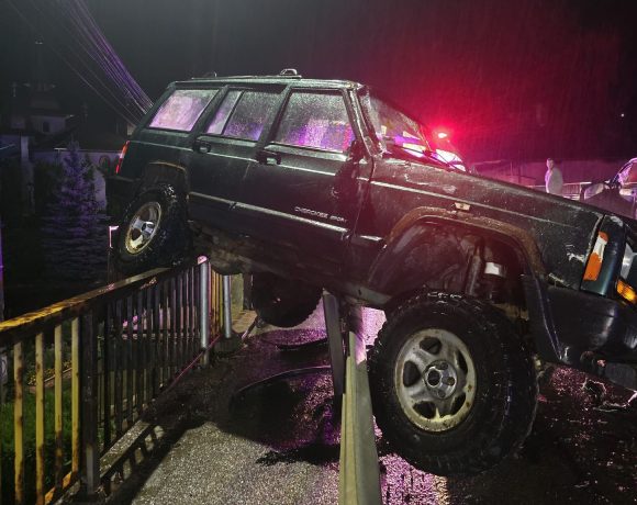 Accident Bistrita Năsăud - Opt persoane, dintre care cinci minori, implicate într-un accident rutier pe DN17 la Tureac - FOTO