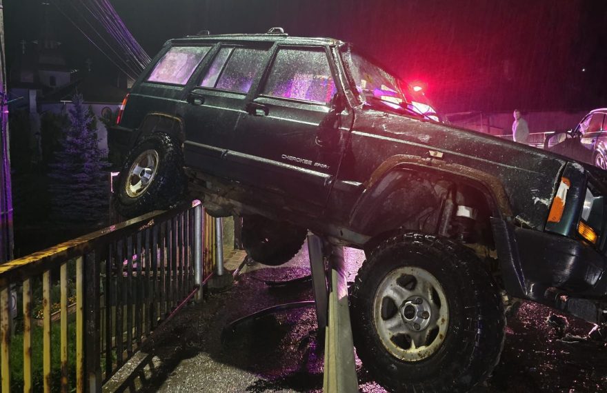 Accident Bistrita Năsăud - Opt persoane, dintre care cinci minori, implicate într-un accident rutier pe DN17 la Tureac - FOTO