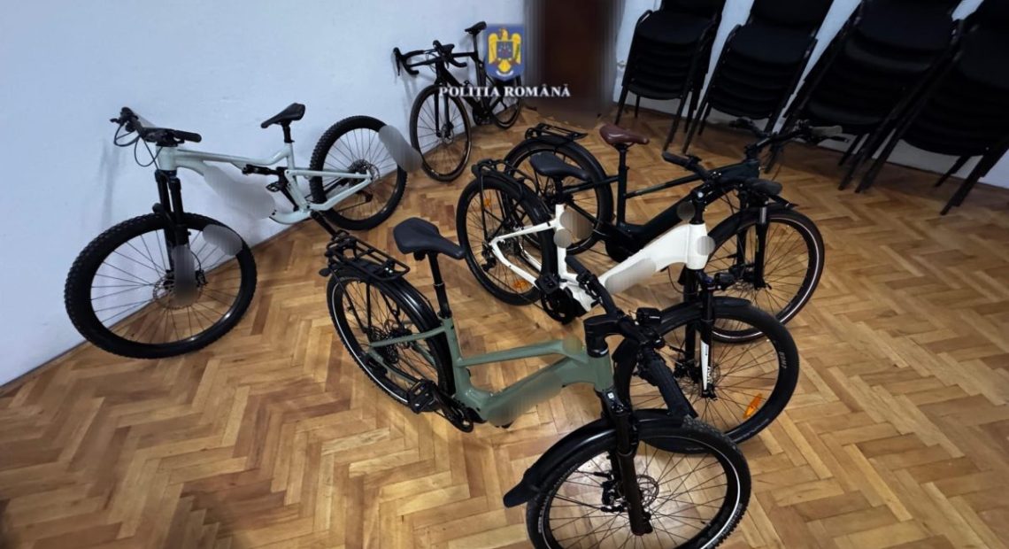 Tupeu nemăsurat! O femeie a furat o bicicletă de la un magazin din Teiuș, alături de fiul ei de 4 ani