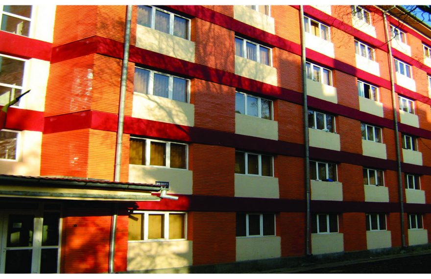 Un bărbat a fost găsit mort în căminul Universității din Petroșani