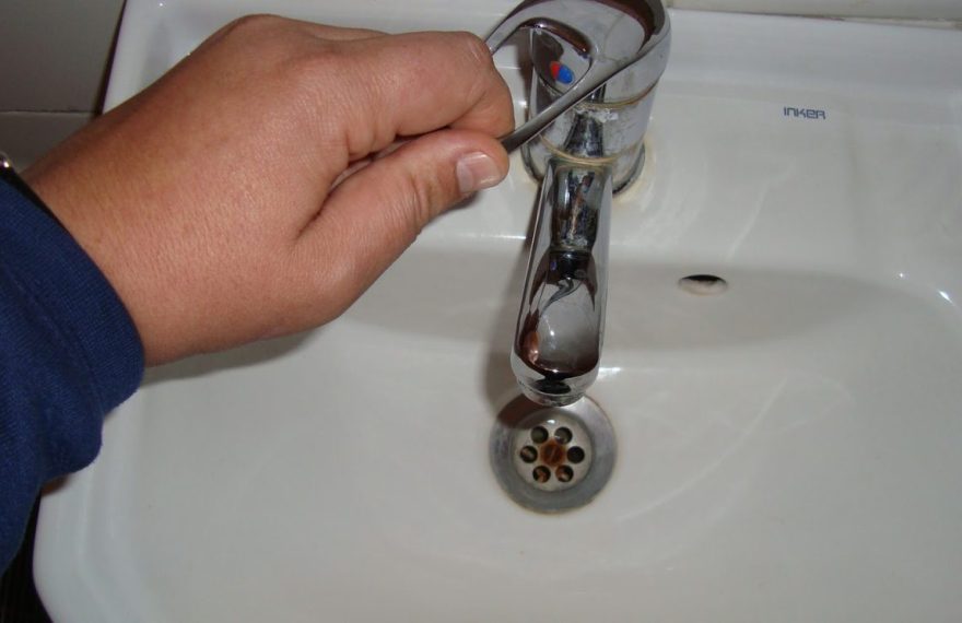 Aquabis S.A. face mai mulți bani! Scumpiri la apă și canalizare în Bistrița-Năsăud de la 1 august. TVA-ul crește la 11%