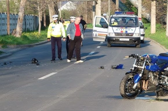 Maramureș - Motociclist rănit într-un accident în localitatea Mara. A pierdut controlul într-o curbă și a intrat într-un copac