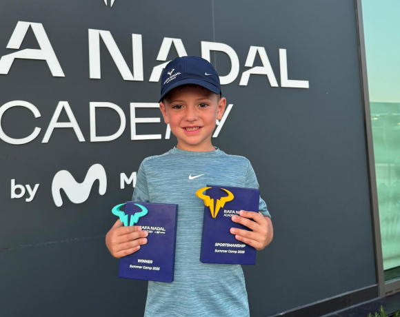 FOTO: Minune sportivă la 6 ani - Noah Deak, un băiat din Bistrița, dublu campion la Academia Rafael Nadal!