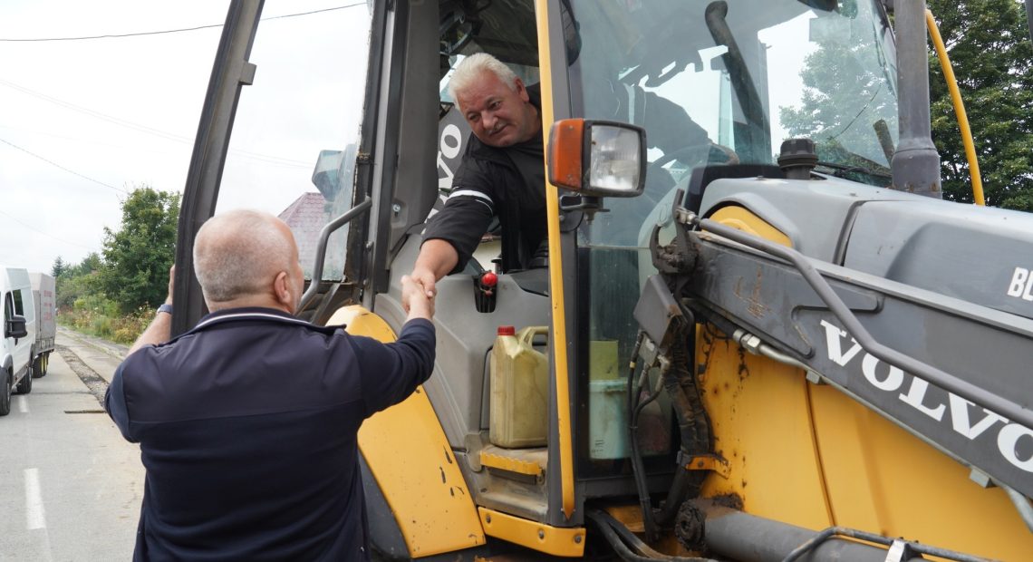Primarul ”jocuri de noroc”, Doru Dăncuș, îi enervează pe bămăreni cu șantierele interminabile: ”Sunt vinovat!”