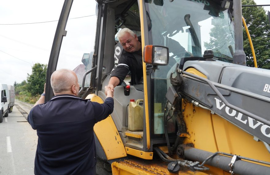 Primarul ”jocuri de noroc”, Doru Dăncuș, îi enervează pe bămăreni cu șantierele interminabile: ”Sunt vinovat!”