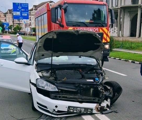 Accident rutier la Bistrița Bârgăului: O femeie a ajuns la spital după ce mașina sa a fost lovită și proiectată într-un cap de pod