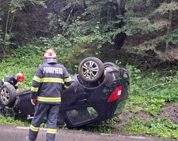 Accident rutier pe DN 74, în zona Bucium Cerbu. Intervenție a pompierilor din Câmpeni - FOTO