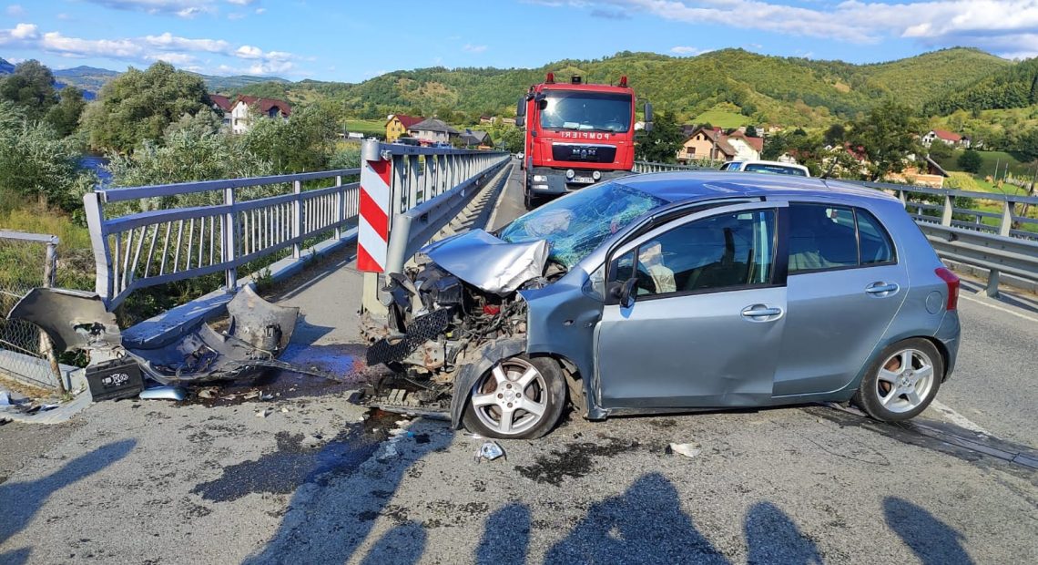 Accident rutier între Ilva Mică și Feldru: Un bărbat de 66 de ani, rănit după ce a intrat cu mașina într-un podeț - FOTO