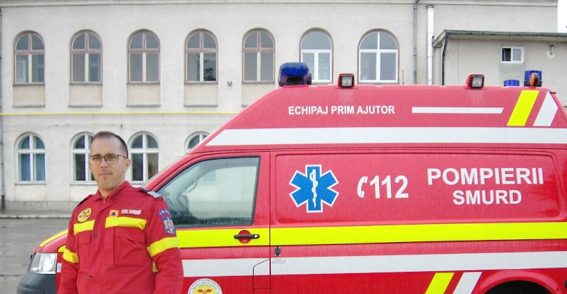 Un pompier bihorean a salvat viața unui bărbat pe Aeroportul Internațional Frankfurt. Intervenție decisivă cu ajutorul unui defibrilator automat