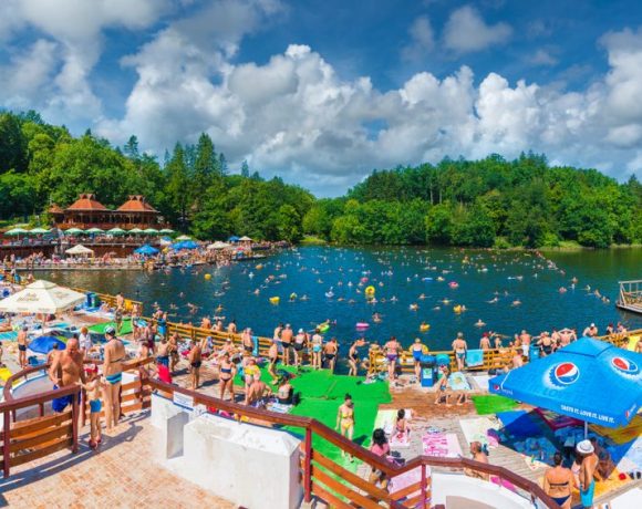 Lacul Ursu, unic în lume: ”Marea Moartă a Europei” atrage mii de turiști la Sovata
