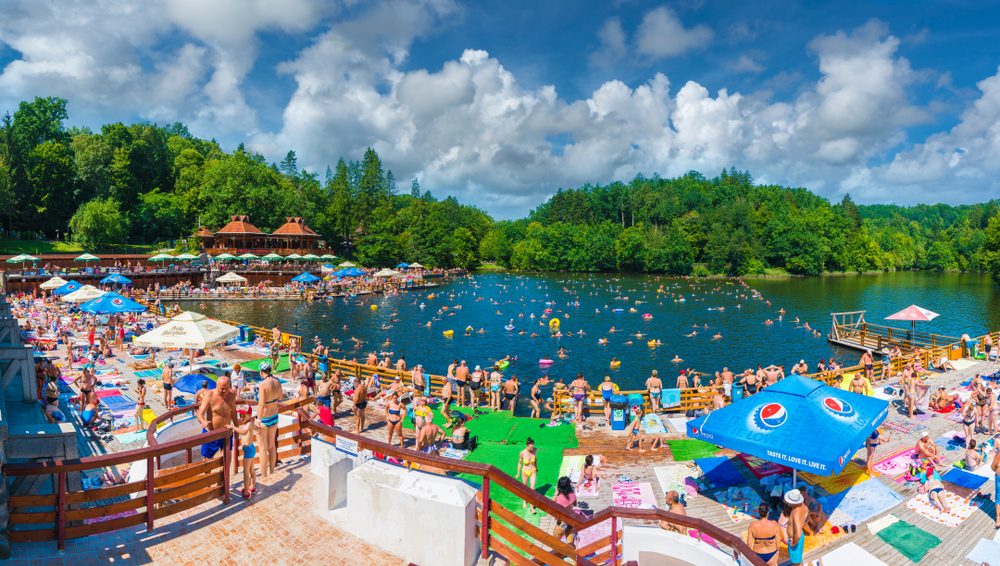 Lacul Ursu, unic în lume: ”Marea Moartă a Europei” atrage mii de turiști la Sovata