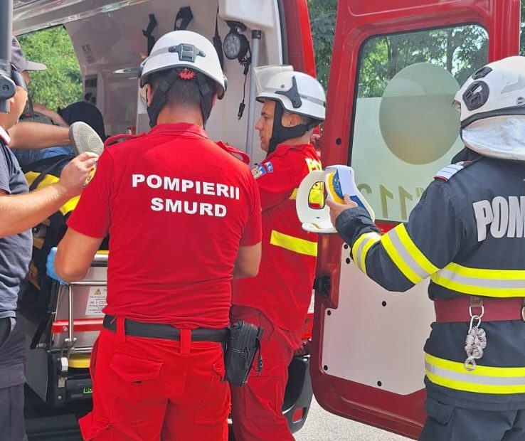 Accident pe DN7, la Cugir: O femeie rănită după ce un șofer nu i-a acordat prioritate