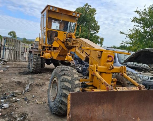 Incredibil! A furat un autogreder și l-a dus la fier vechi la un centru din Ardeal